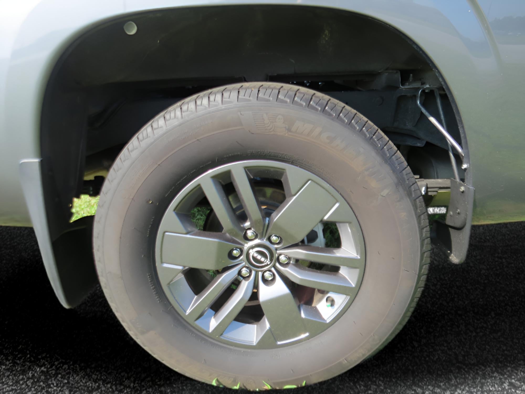2025 Nissan Frontier SV