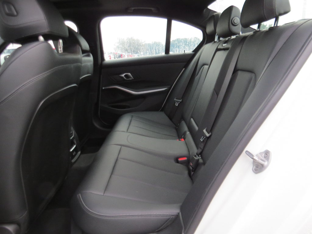 2025 BMW 3 Series 330i