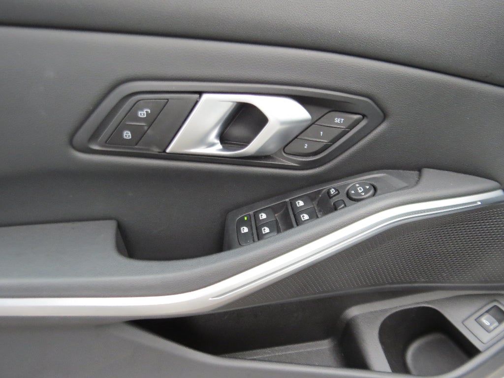 2025 BMW 3 Series 330i