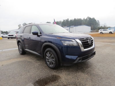 2025 Nissan Pathfinder SV