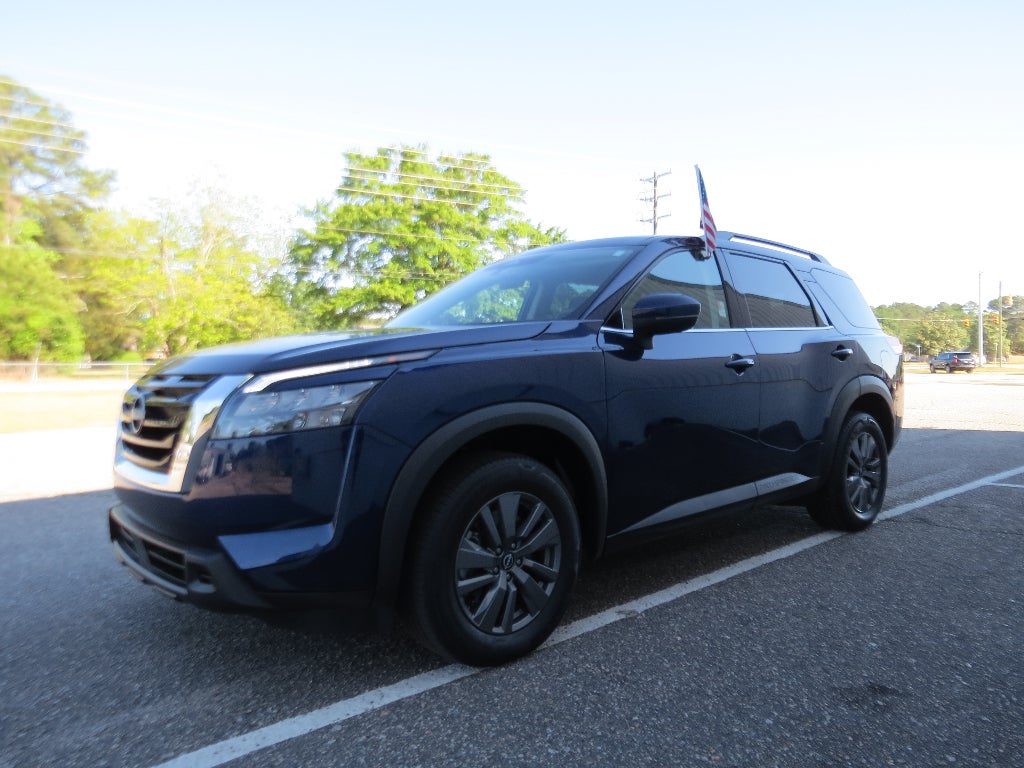 2025 Nissan Pathfinder SV