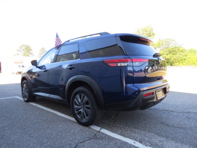 2025 Nissan Pathfinder SV